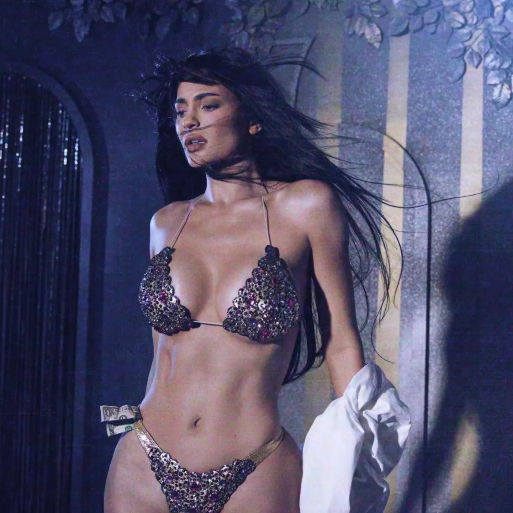 Kylie Jenner Striptease