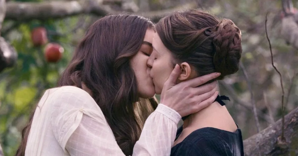Hailee Steinfeld Dickinson kissing