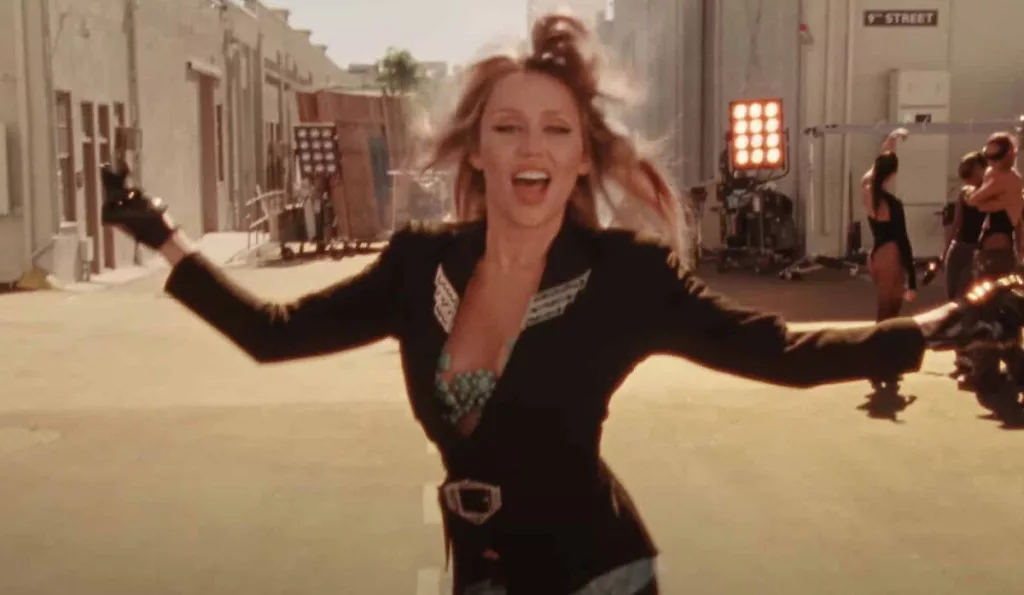 Miley Cyrus: Something Beautiful