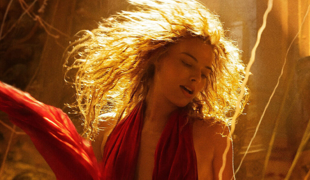 Margot Robbie in Babylon - Cult Classic