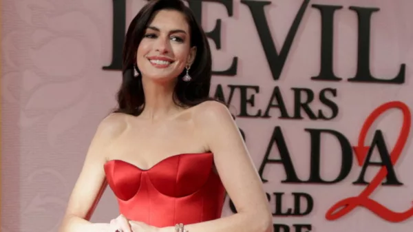 Anne Hathaway Commands 'Devil Wears Prada 2' Premiere in Red